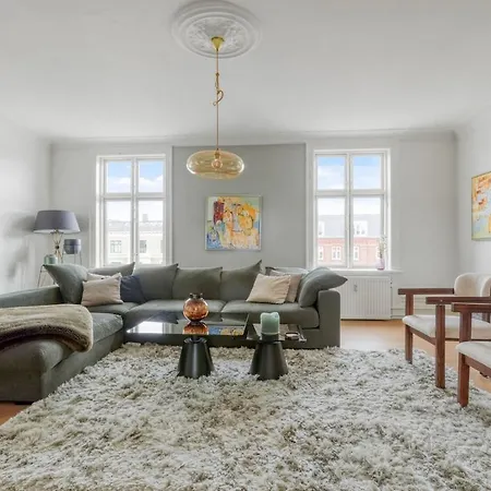 Stylish & Spacious In Cph 아파트