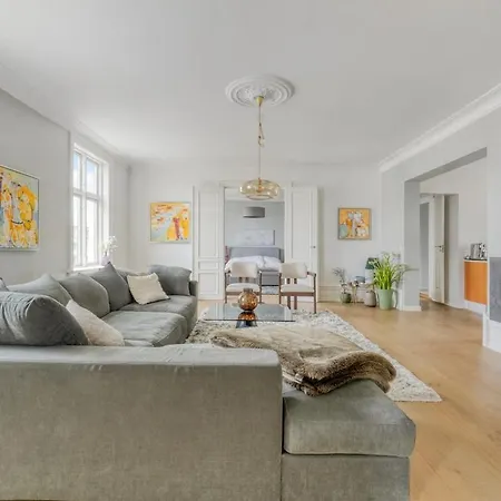 Stylish & Spacious In Cph