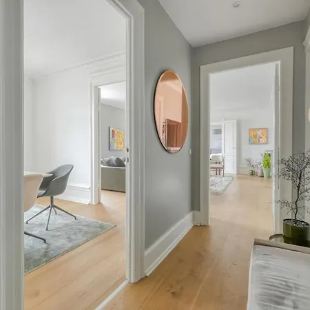 Stylish & Spacious In Cph 아파트 *