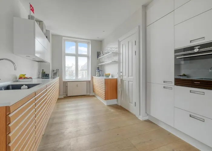 Stylish & Spacious In Cph 코펜하겐