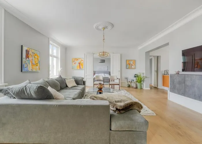 Stylish & Spacious In Cph